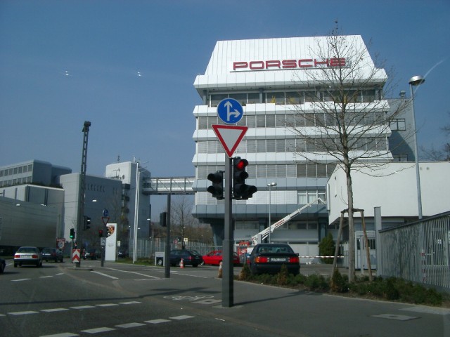 Porsche1.jpg